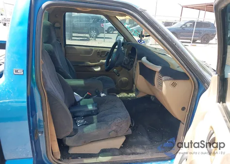 2000 Chevrolet S-10 Ls z USA, uszkodzony, nr VIN 1GCCS1446Y8131067